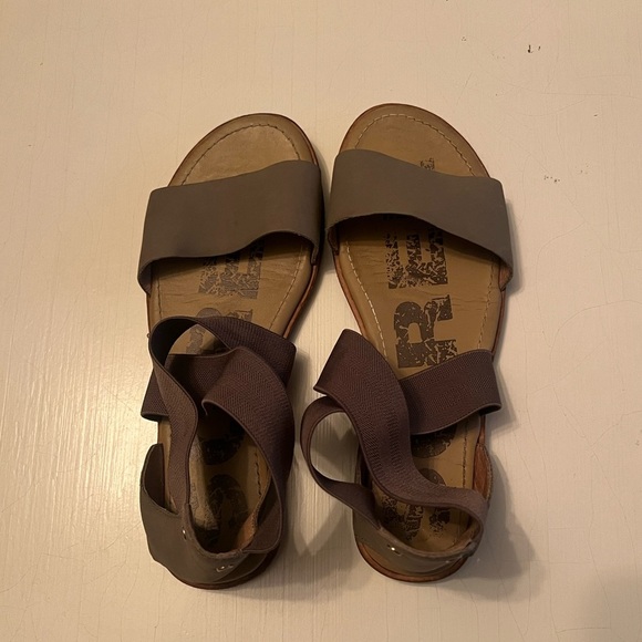 Sorel Women's Ella Sandal Cross Strap Stretch Flats Green NL3201-365 Sz 8 Sage - Picture 1 of 8
